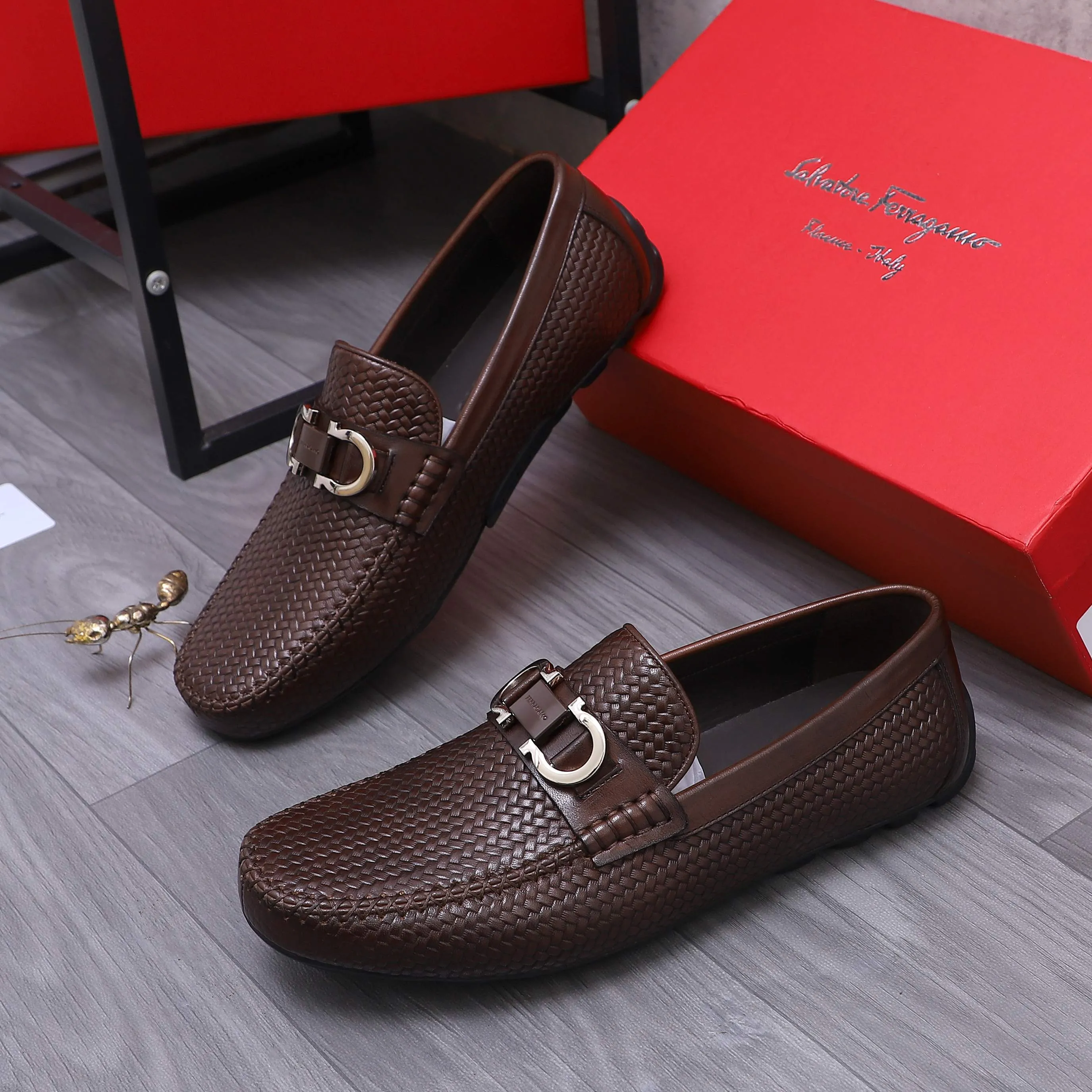 Men's shoes 💰480 Product trademark: Ferragamo "Ferragamo" casual slip-on shoes Regular size: 38-45 (45 is custom-made and non-returnable) Product materials: Selected first-layer embossed cowhide upper, cowhide lining, rubber outsole